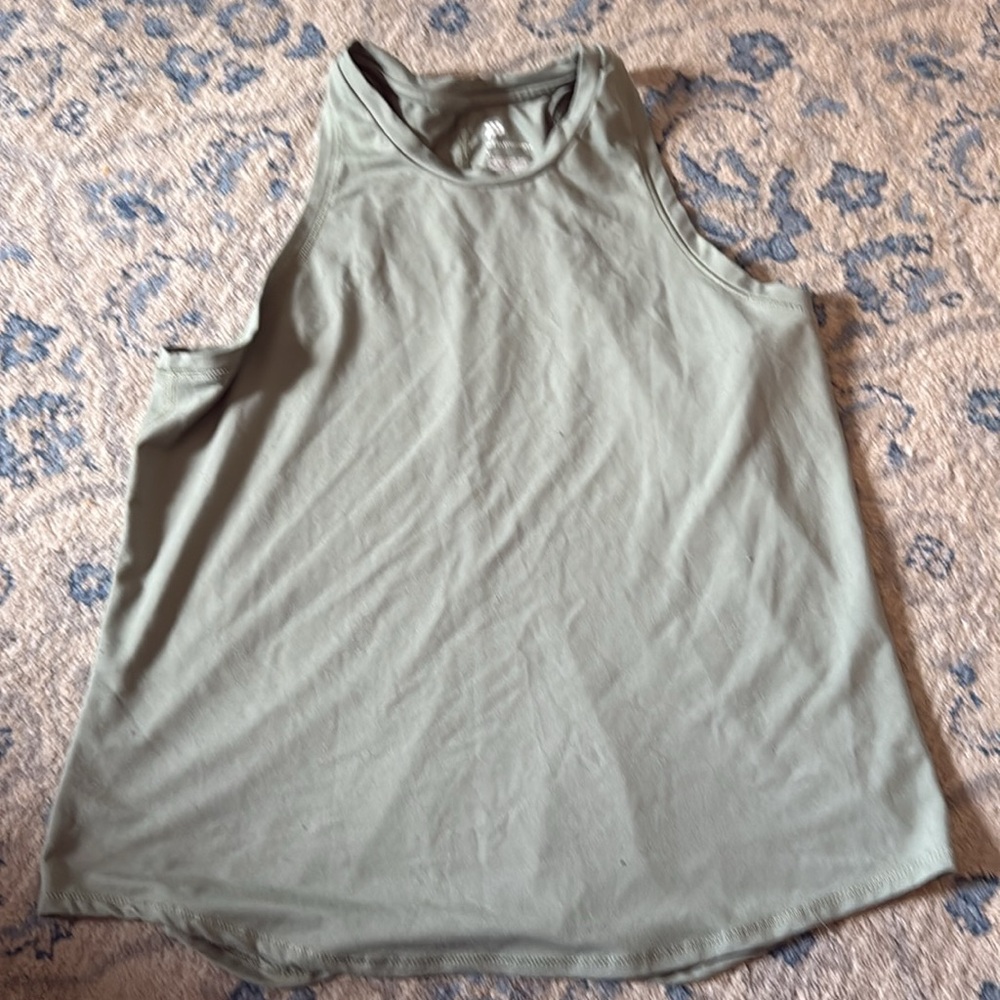 EUC Medium Set of 3 Target All in Motion Women's tanks - Picture 9 of 10